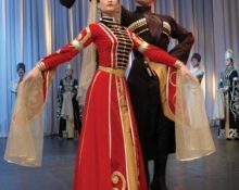 Photo de costume national arménien pour hommes et femmes