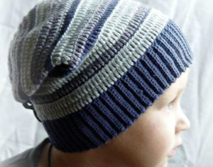 Gorro listrado para menino