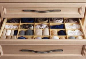 chest of drawers with compartments