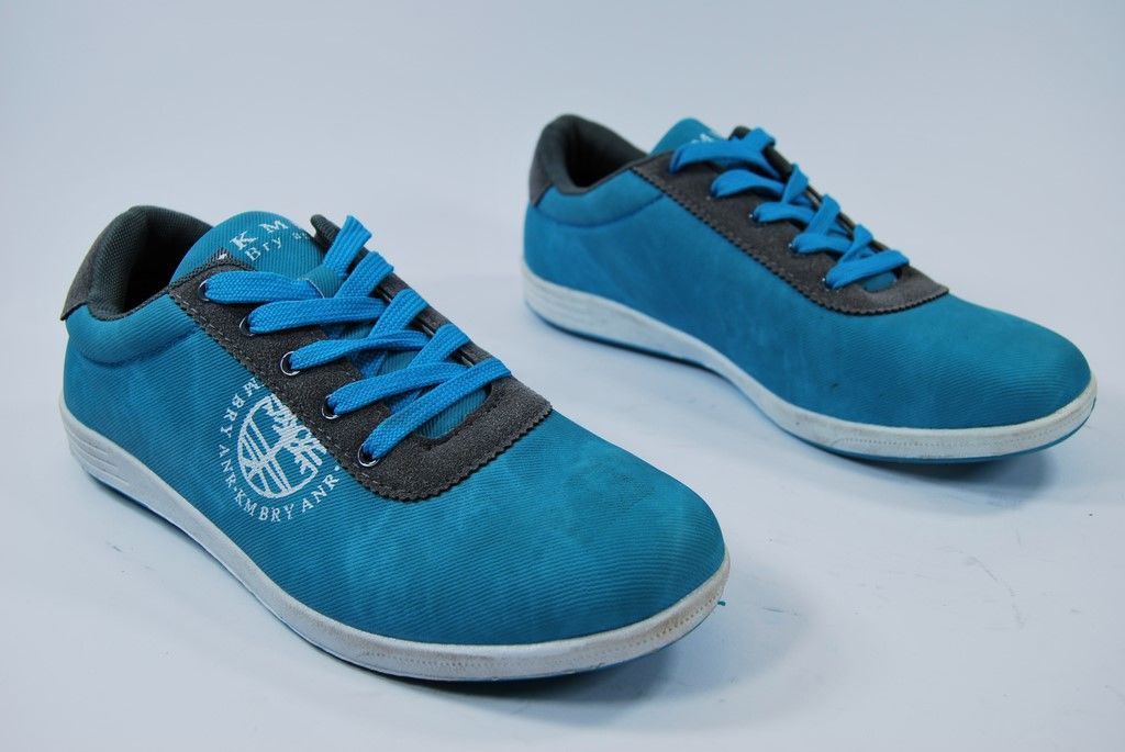 Blauwe sportschoenen