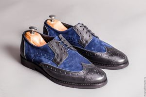 Blauw-zwarte herenbrogues