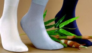 chaussettes blanches, grises, noires