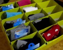 organisateur de chaussettes dans une boîte en carton