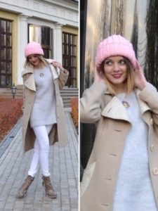 pink na sumbrero na may beige coat