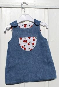 robe d'été pour fille faite à partir de vieux jeans