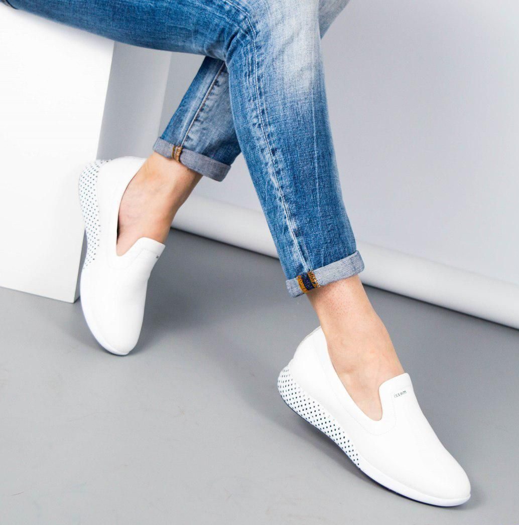 Beyaz slip-on'lar