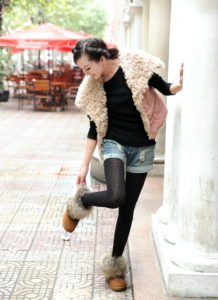 uggs ด้วยขนสัตว์และกางเกงขาสั้น