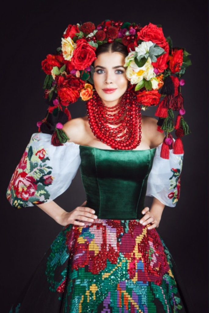 costume ukrainien moderne