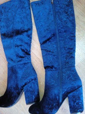 Hellblaue Veloursstiefel