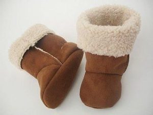 أحذية ugg البني للطفل