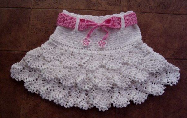 Openwork white short skirt