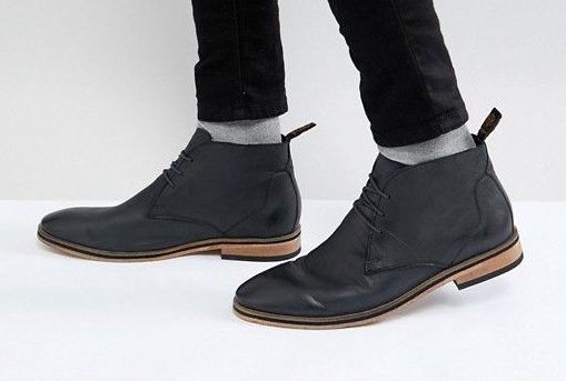 Schwarze Chukka-Stiefel