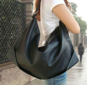 schwarze Hobo-Tasche