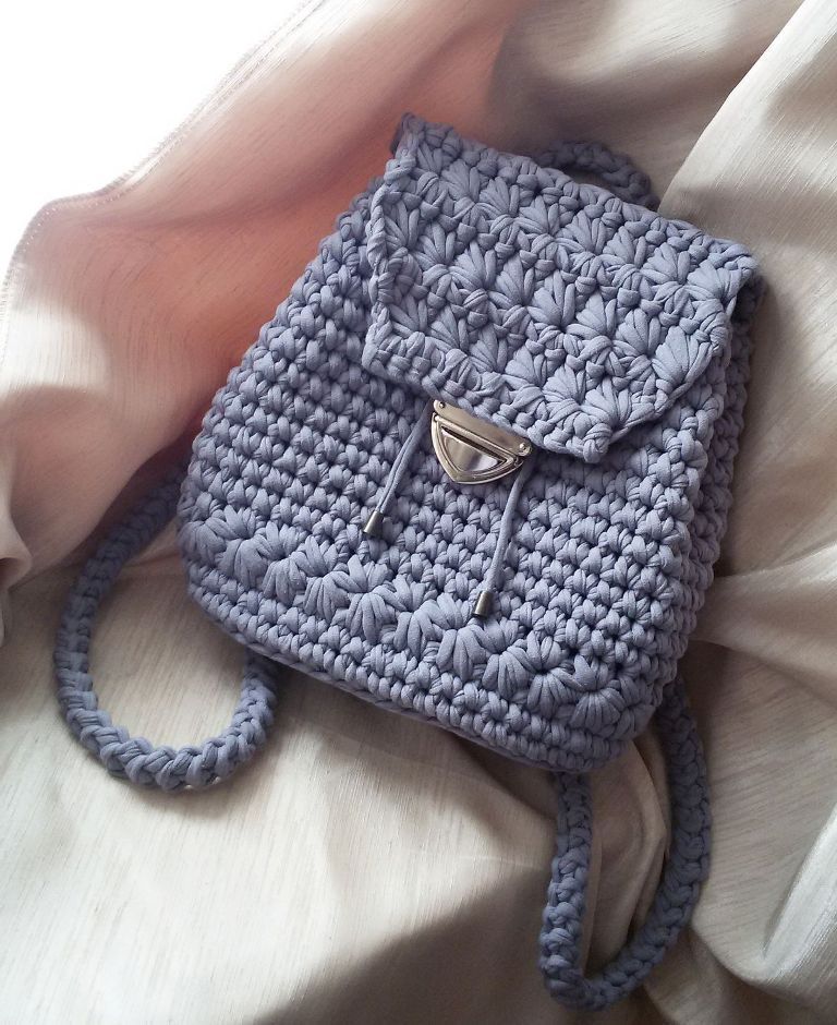 Sac de poupée gris