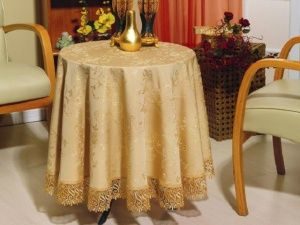 Nappe sur une table ronde