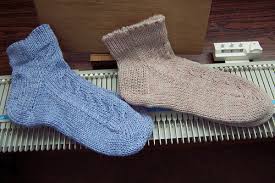 How to make socks on a single-pattern knitting machine