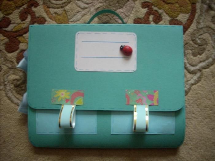 Salad briefcase for a paper doll