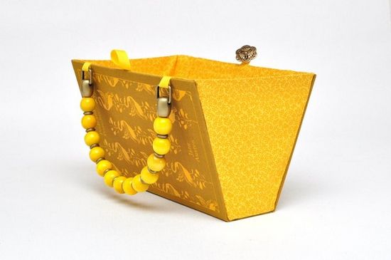 Gele clutch met sluiting