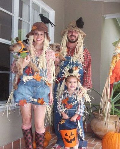 Scarecrow costumes for the whole family