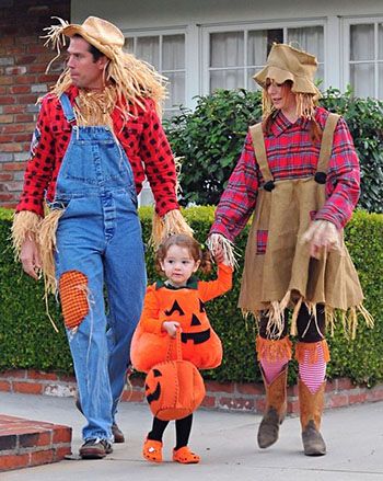 Scarecrow costumes for the whole family