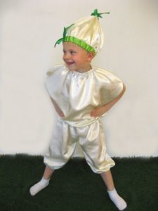 DIY garlic costume