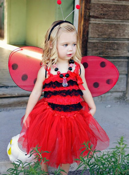 Rotes Kleid mit Tutu-Rock