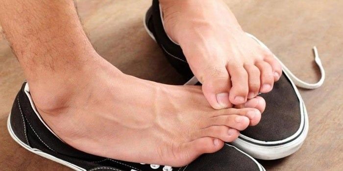 Fungo del piede delle scarpe da ginnastica