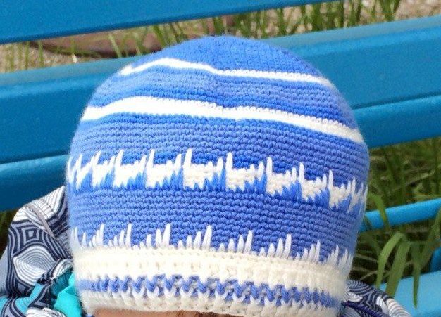 Warme Wintermütze für Jungen in Weiß und Blau