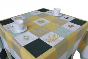 Nappe sur la table faite de chutes