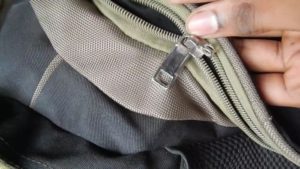 Kemungkinan sebab mengapa zip pada beg terkoyak