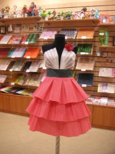 Corrugated paper skirt para sa mga batang babae