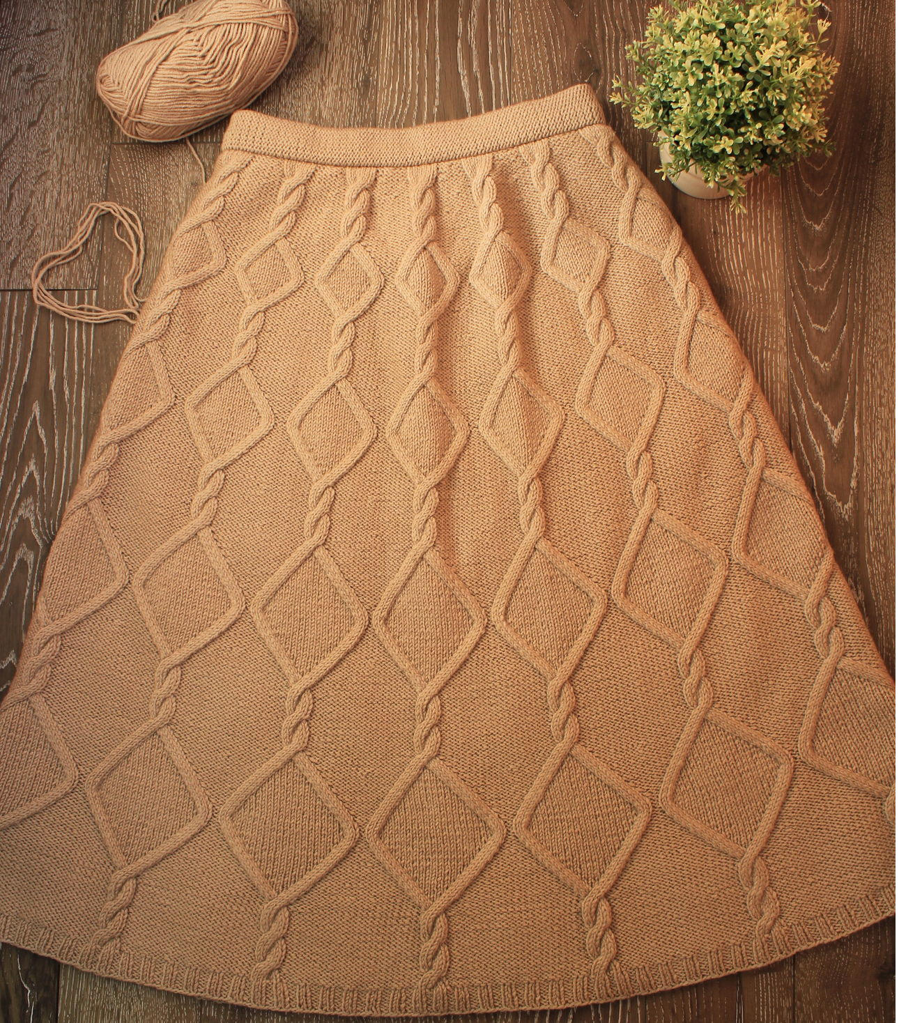 Skirt with arans model 2