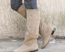 Beige Wildlederstiefel