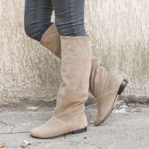 botas de gamuza beige