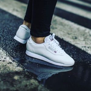 zorg voor witte sneakers