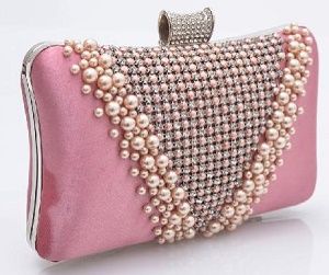 Ροζ τσάντα clutch με επένδυση