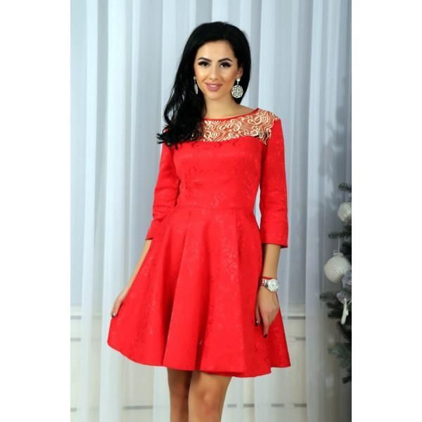 Rotes Kleid mit Spitze