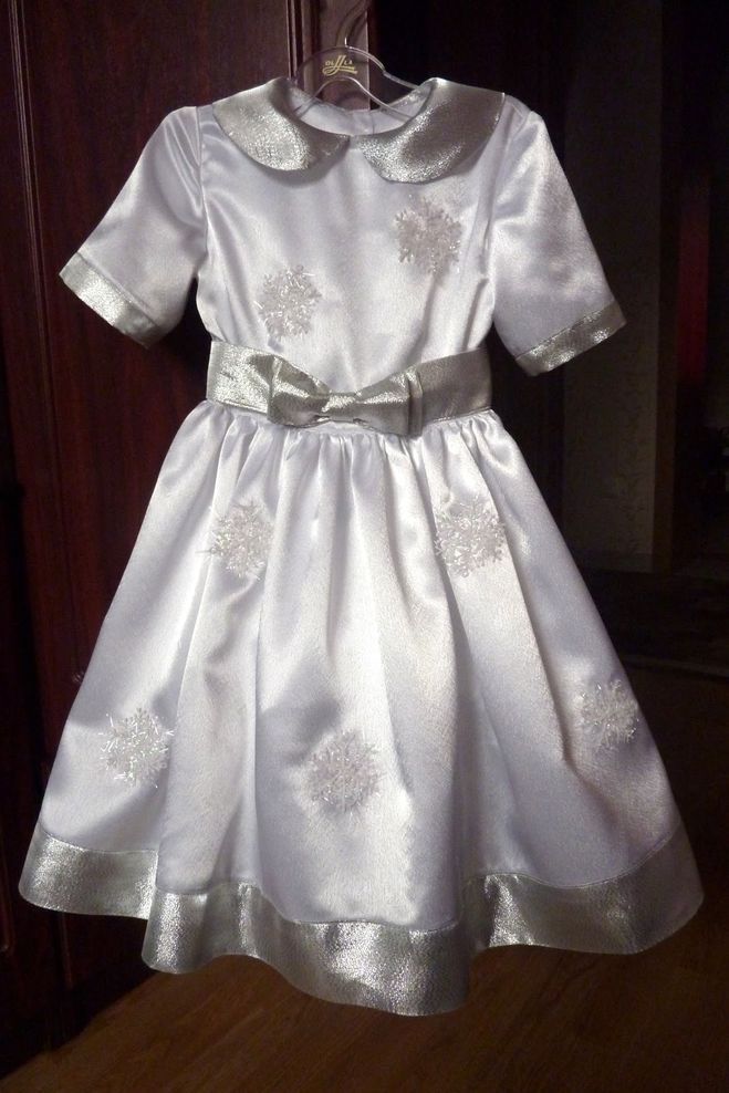 Copos de nieve de plástico para vestido infantil.