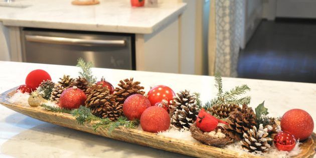 Adornos para árboles de Navidad para la mesa de Año Nuevo.