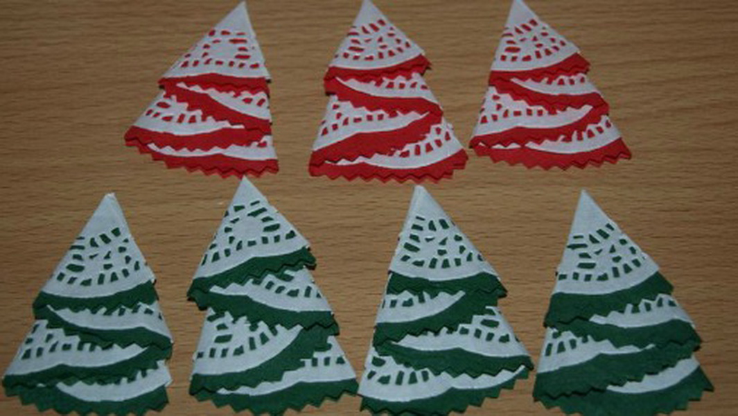 Mga napkin ng Christmas tree para sa talahanayan ng Bagong Taon