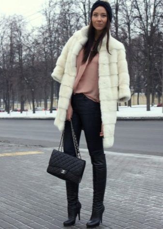 puting fur coat na may bota