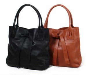 Sacs en cuir noir et rouge