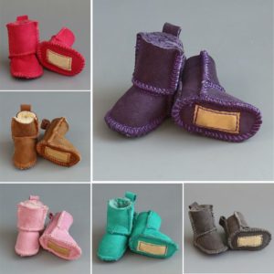 Gekleurde ugg-laarzen voor poppen