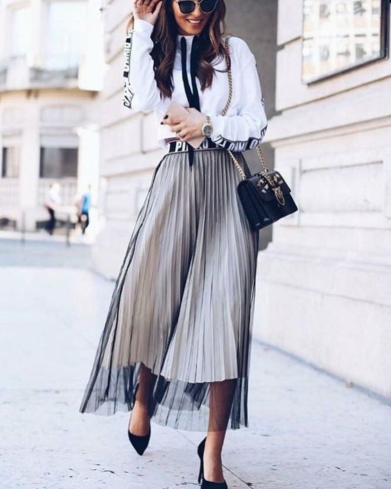 pleated skirt