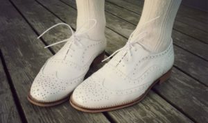 brogues dengan pakaian