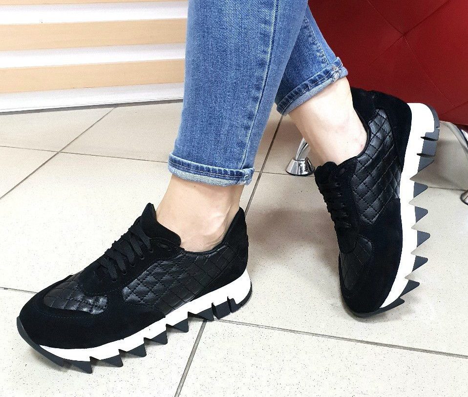 Mga pambabaeng scalloped platform sneaker