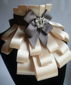 DIY satino juostelė jabot