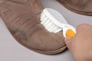 How to clean dust from suede boots