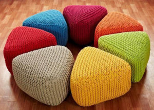 Pouf en fil tricoté 3