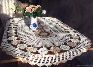 Décoration d'une nappe ovale